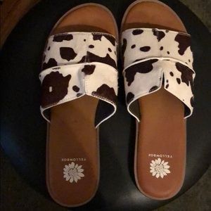 Yellow box cowhide sandals